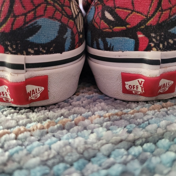 Vans x Marvel Spider-Man Slip ons - Picture 5 of 10